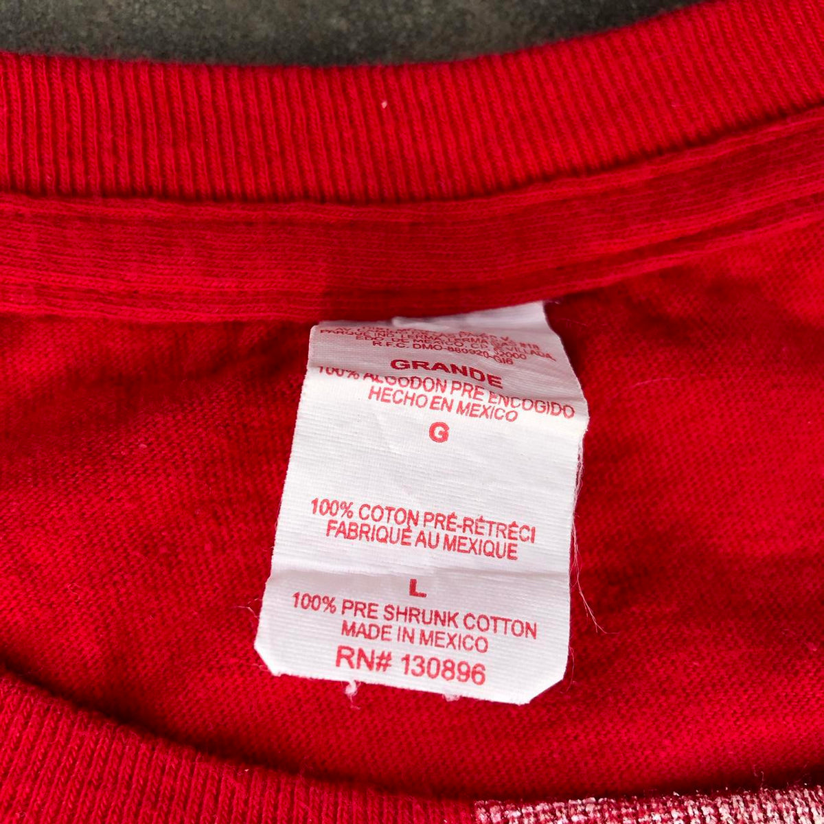Y2K Red Santa T-shirt Graphic Print size large