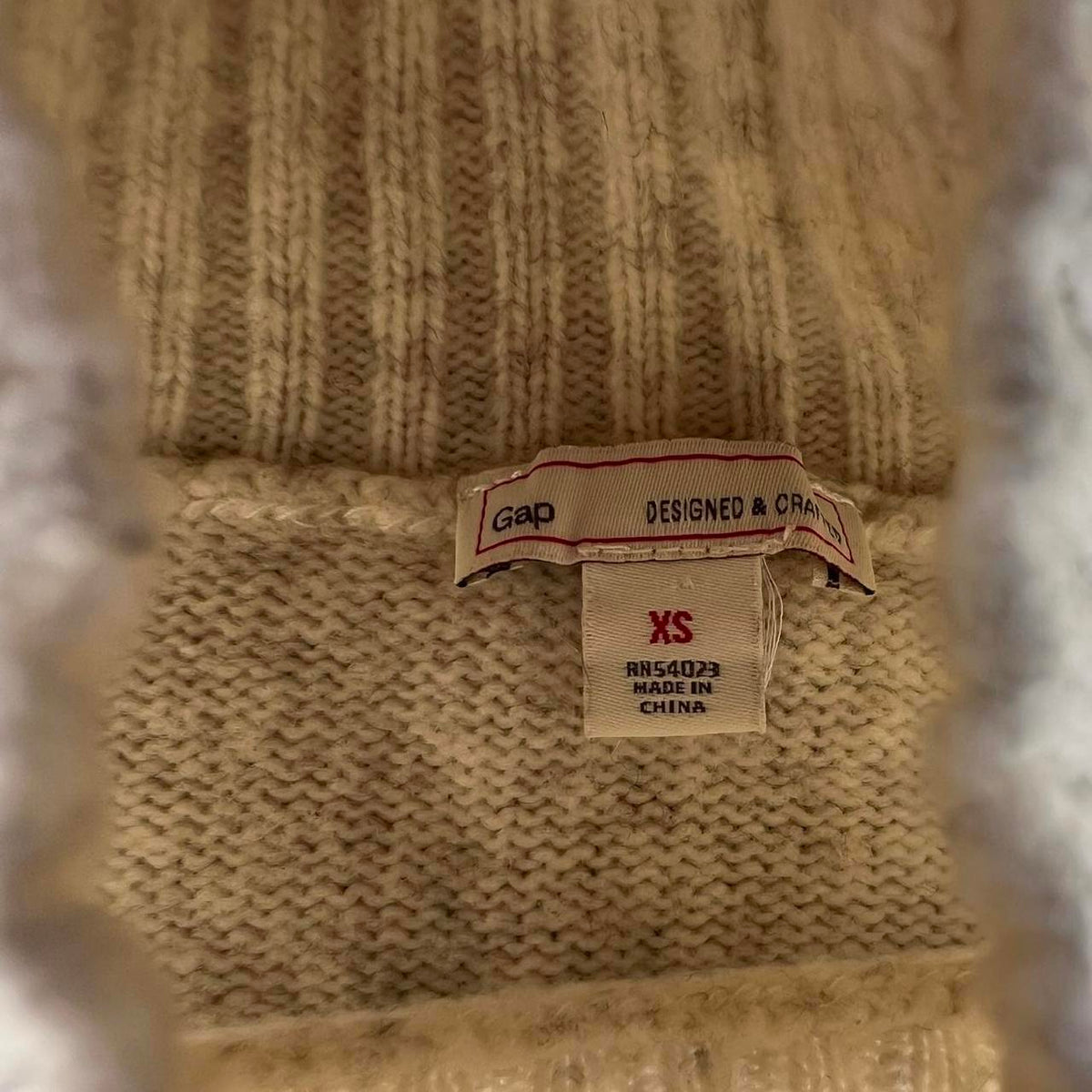 Gap Women's Grey and White Jumper