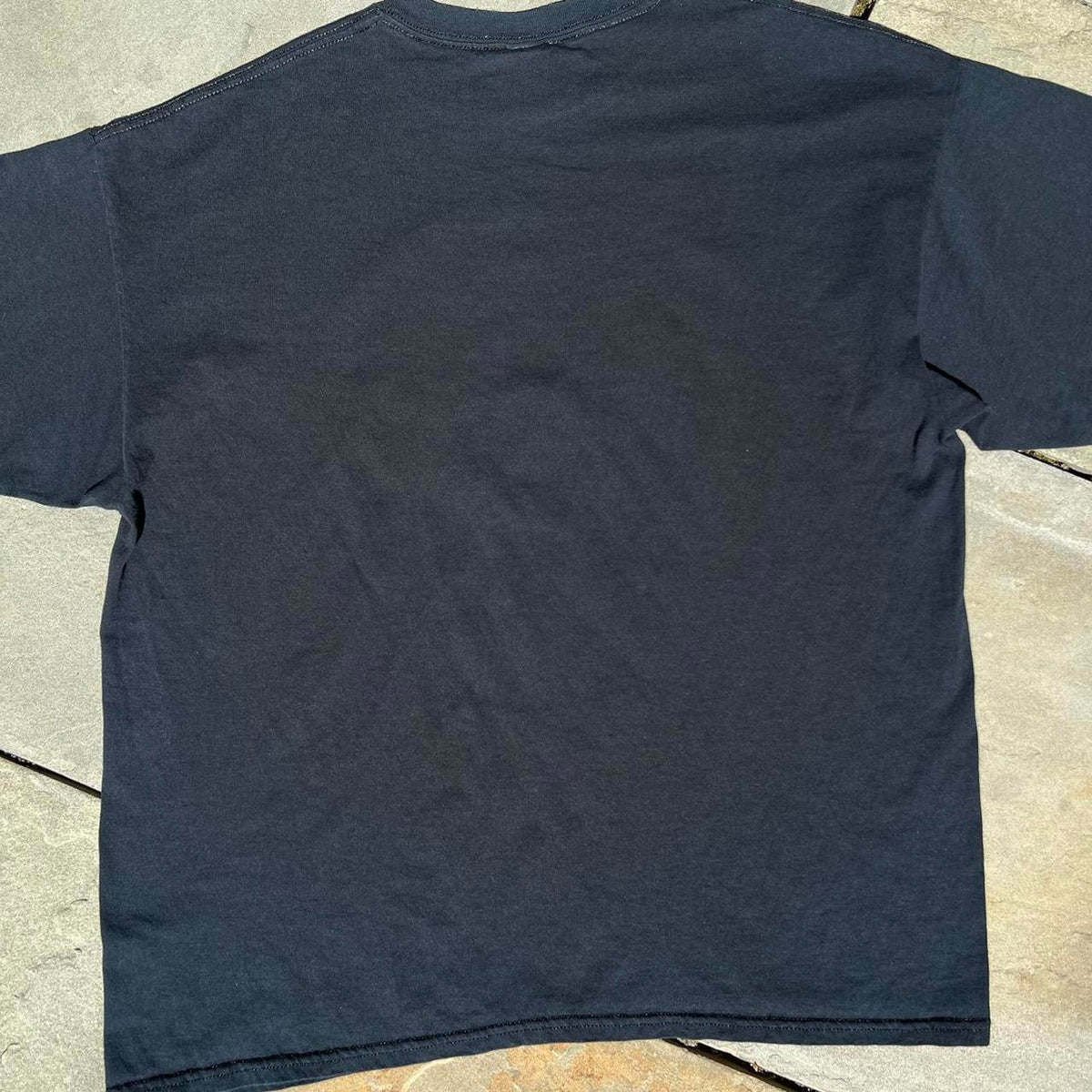Gildan Men's Black and Yellow Tshirt