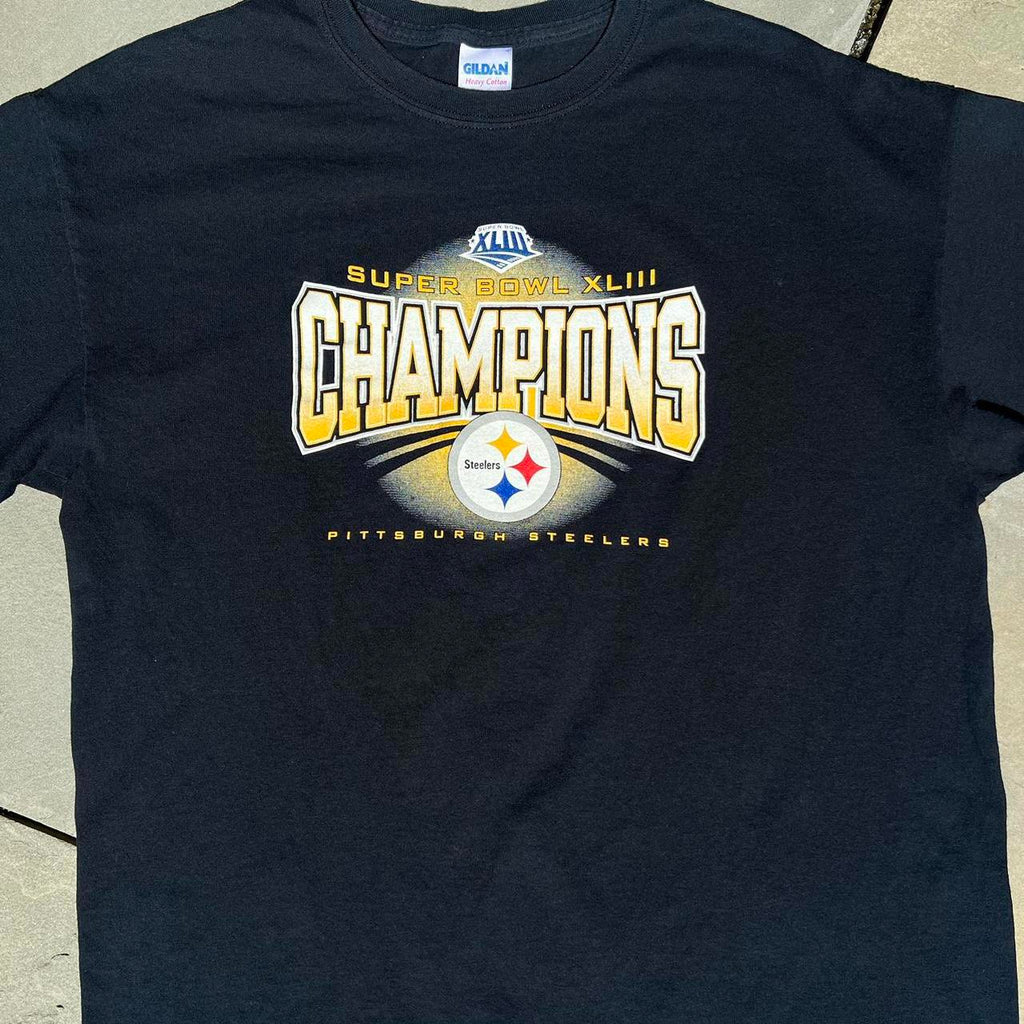 Gildan Men's Black and Yellow Tshirt