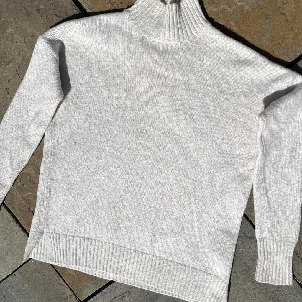 Gap Women's Grey and White Jumper