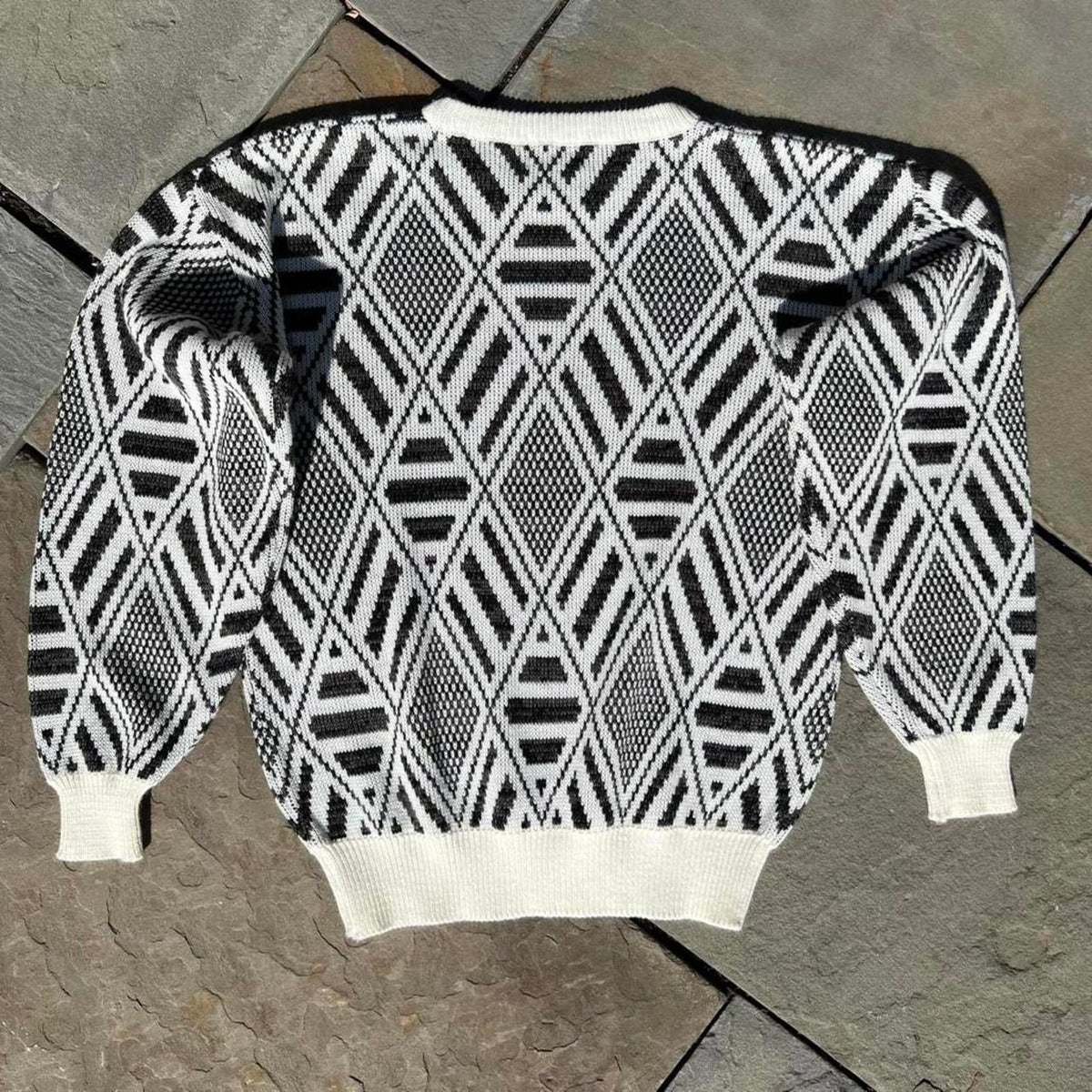 Vintage 80s Cream + Grey Knit Pattern Crewneck Sweater