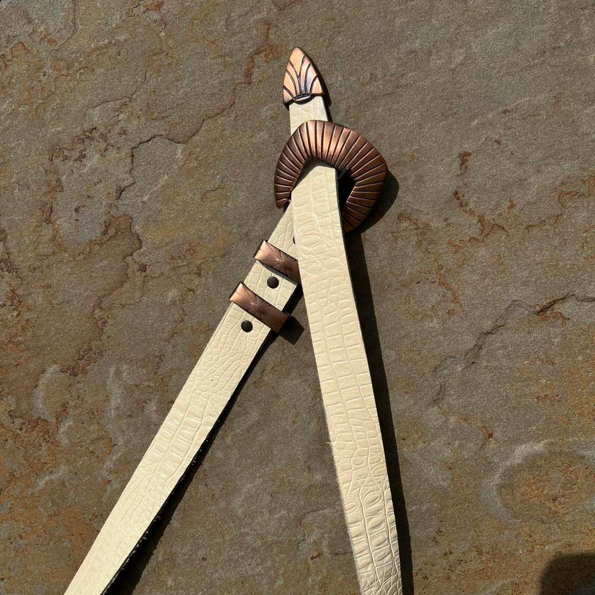 Vintage 90s Cream Leather Metal Tip Alligator Embossed Belt