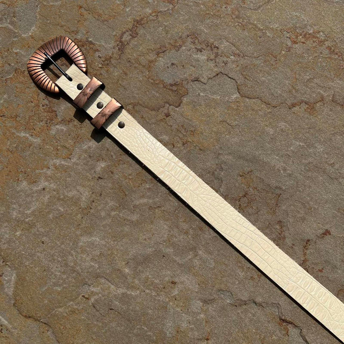 Vintage 90s Cream Leather Metal Tip Alligator Embossed Belt