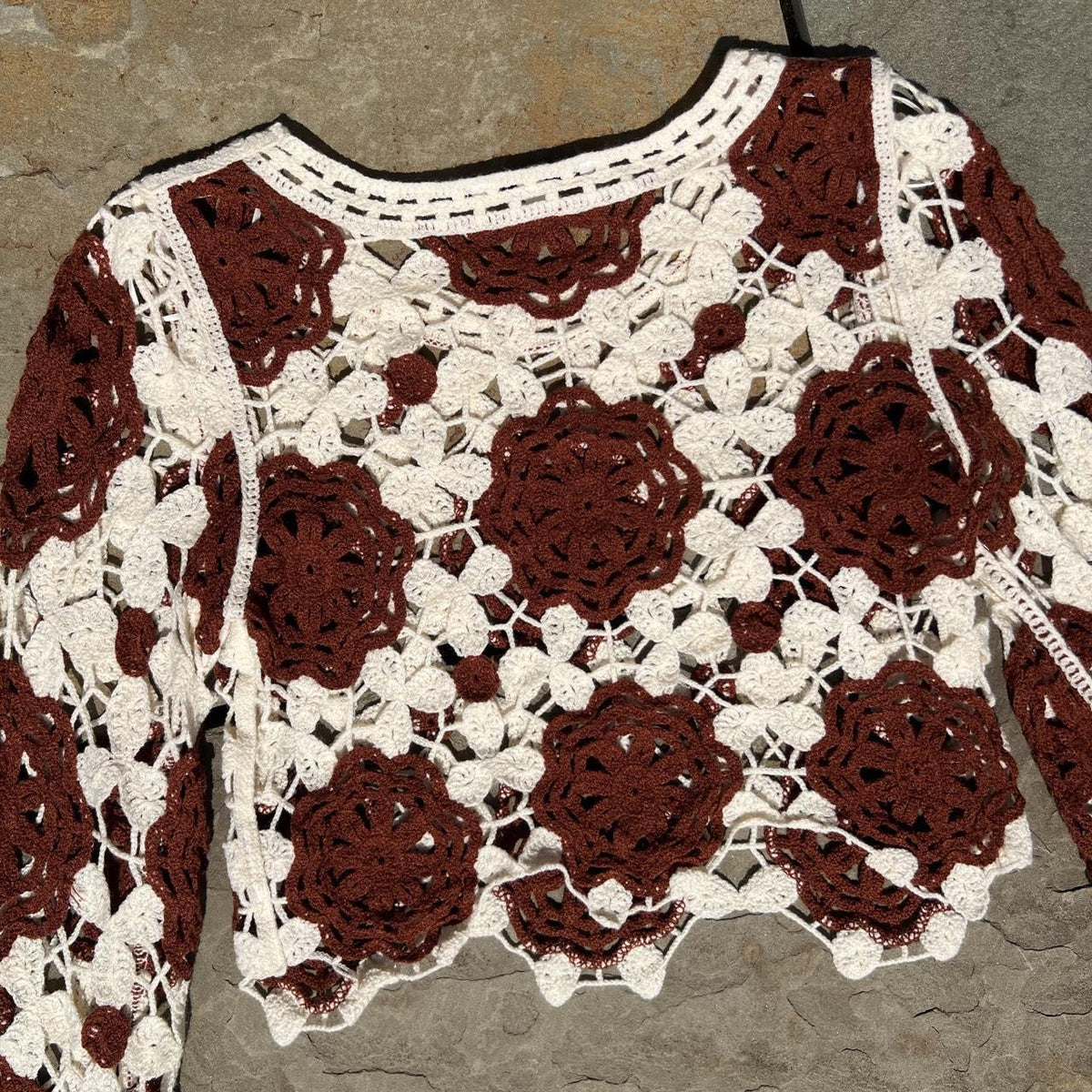 American Flirt white and brown crochet long sleeve top